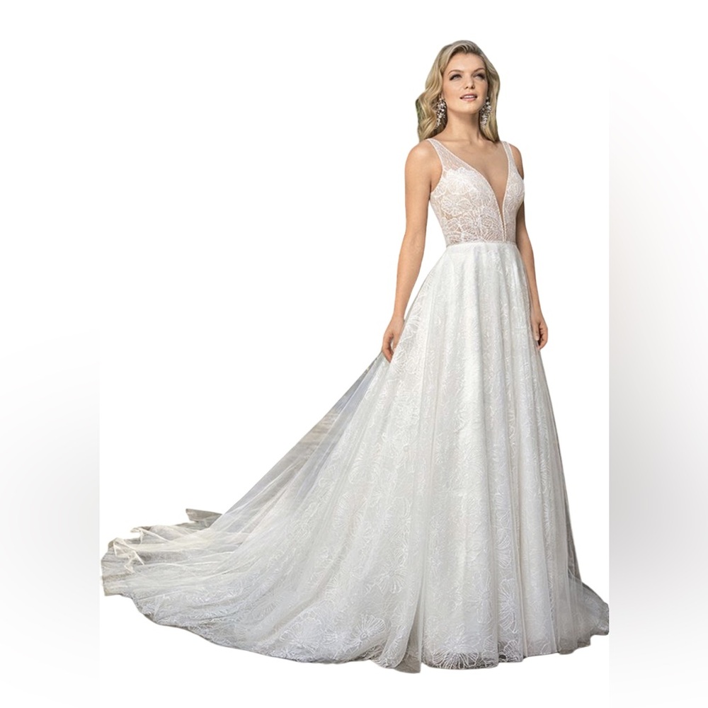 Gorgeous Casablanca Bridal plunging neckline tulle wedding dress